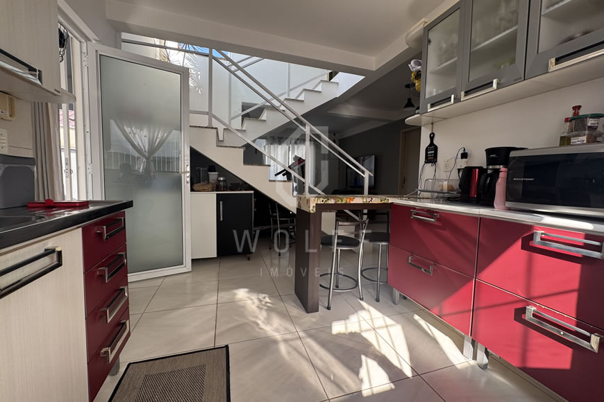 JD1578 - Sobrado com Excelente Localização a apenas 200m da Praia