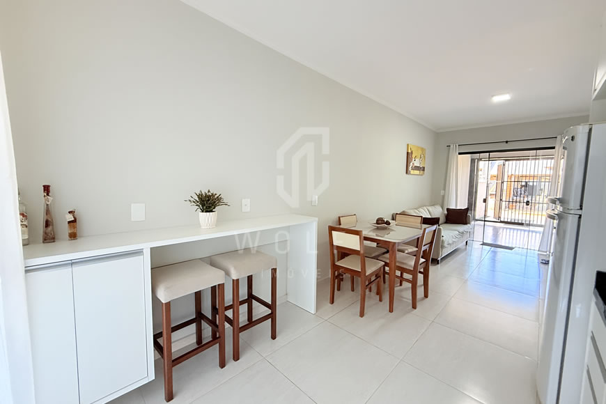 JD1580 - Casa com Amplo Espaço de Terreno nos Fundos