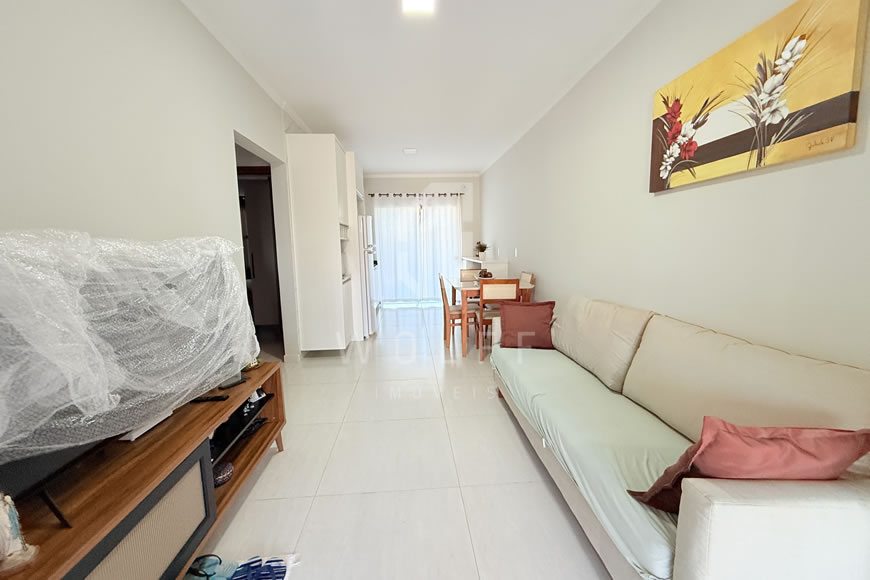 JD1580 - Casa com Amplo Espaço de Terreno nos Fundos