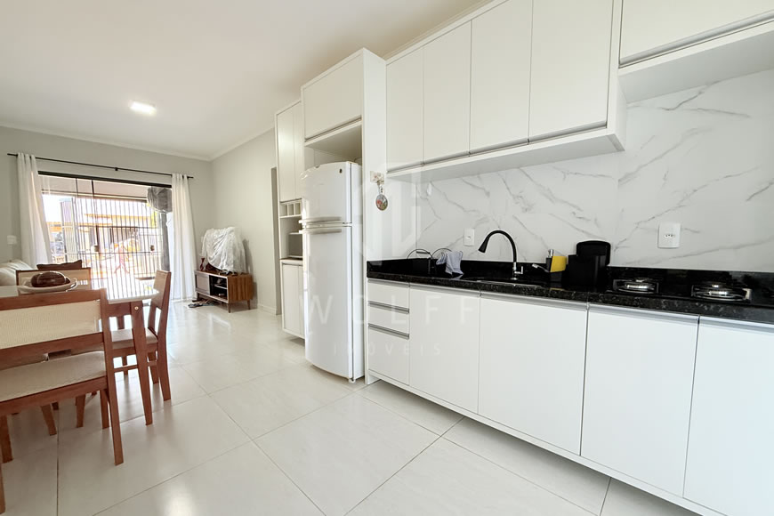 JD1580 - Casa com Amplo Espaço de Terreno nos Fundos