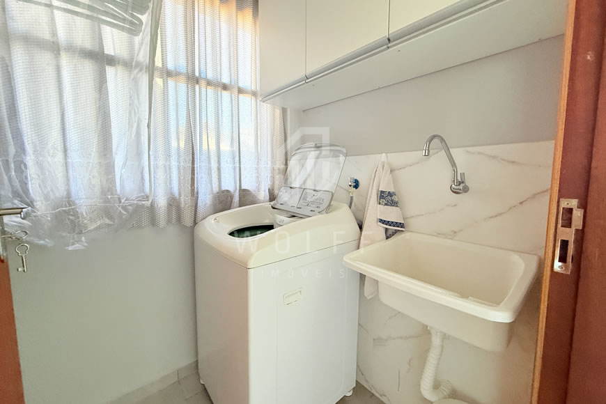 JD1580 - Casa com Amplo Espaço de Terreno nos Fundos