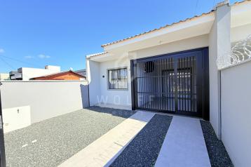 JD1580 - Casa com Amplo Espaço de Terreno nos Fundos