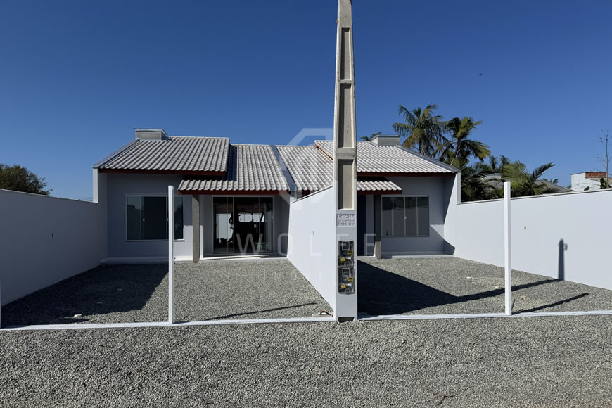 JD1588 - Casa Geminada com Amplo Espaço nos Fundos