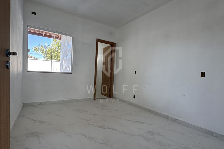 JD1588 - Casa Geminada com Amplo Espaço nos Fundos