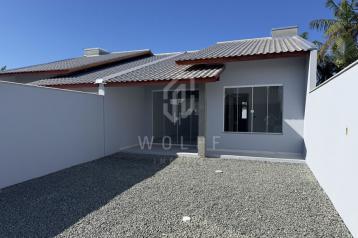 JD1588 - Casa Geminada com Amplo Espaço nos Fundos