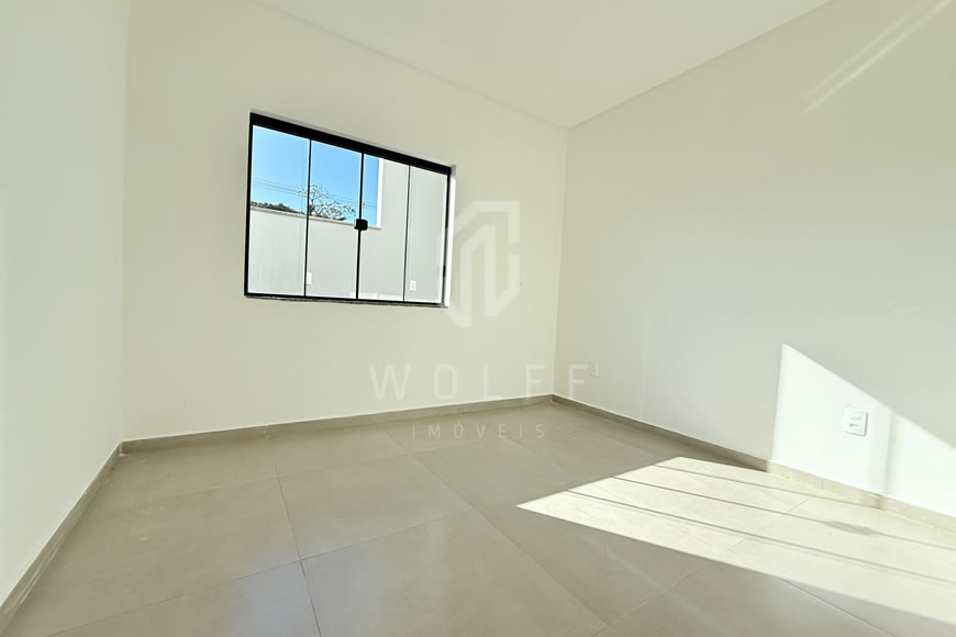 JD1590 - Casa Geminada com Espaço de Terreno nos Fundos