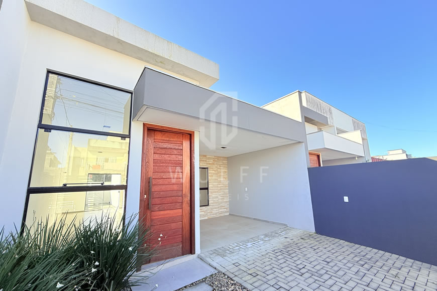 JD1590 - Casa Geminada com Espaço de Terreno nos Fundos