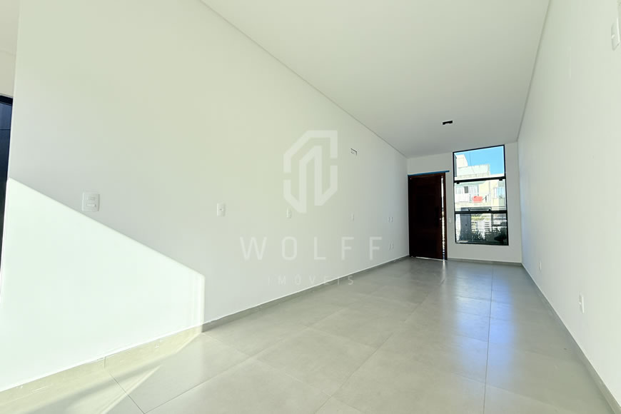 JD1590 - Casa Geminada com Espaço de Terreno nos Fundos