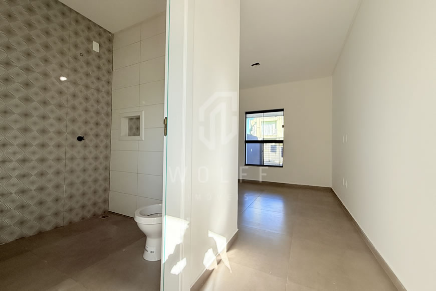 JD1590 - Casa Geminada com Espaço de Terreno nos Fundos