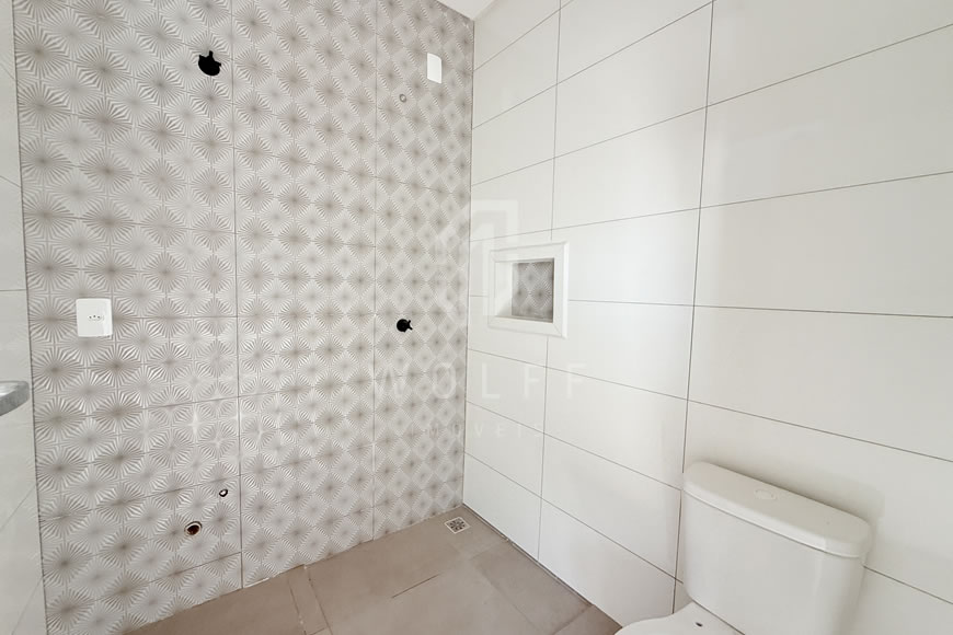 JD1590 - Casa Geminada com Espaço de Terreno nos Fundos