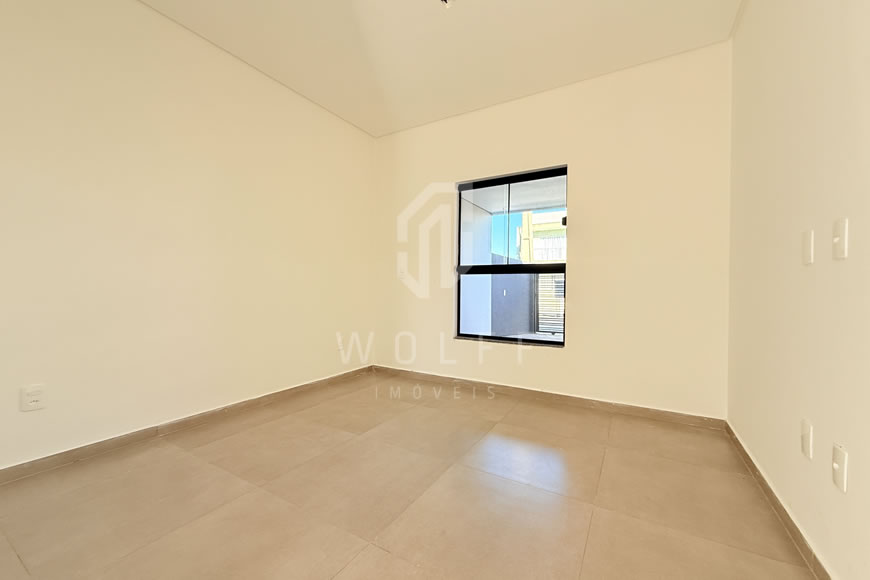 JD1590 - Casa Geminada com Espaço de Terreno nos Fundos