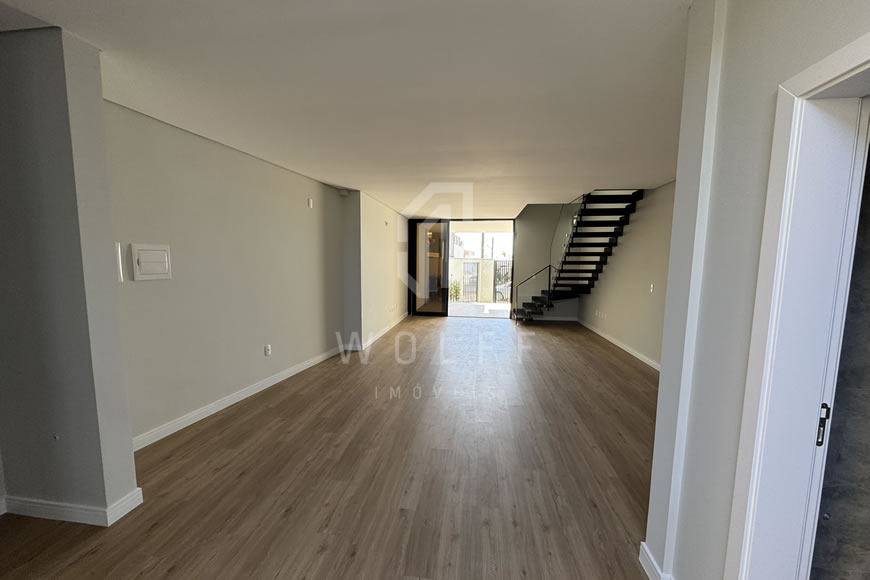 JD1600 - Sobrado Triplex com Hidromassagem e Vista Mar