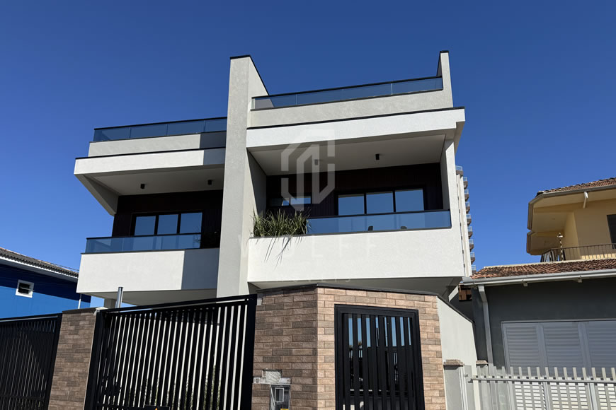 JD1600 - Sobrado Triplex com Hidromassagem e Vista Mar