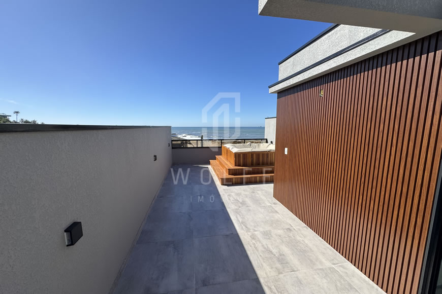 JD1600 - Sobrado Triplex com Hidromassagem e Vista Mar