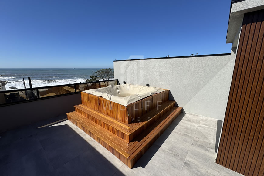 JD1600 - Sobrado Triplex com Hidromassagem e Vista Mar