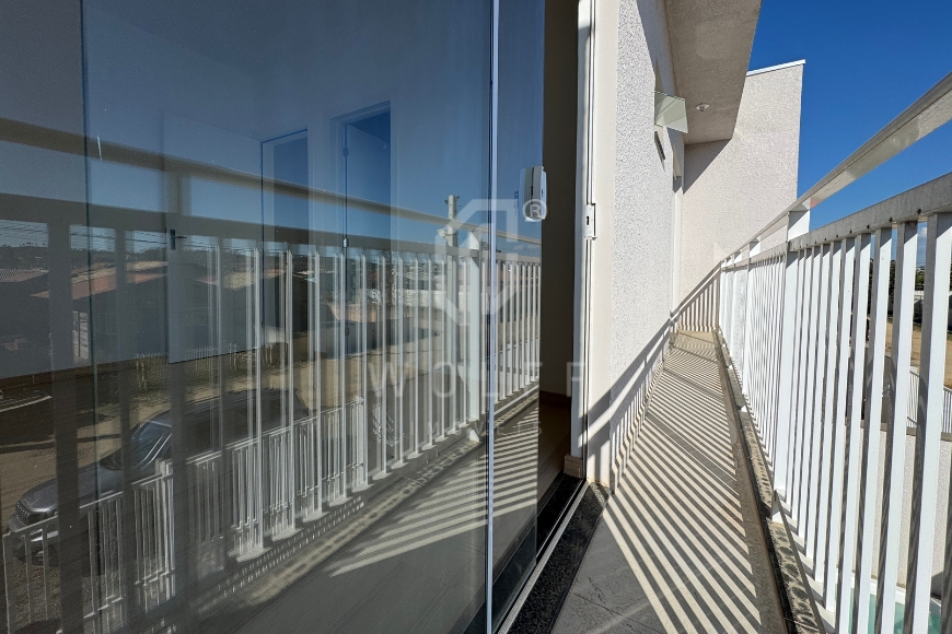 JD1603 - Sobrado com Piscina e 02 suítes em Itajuba