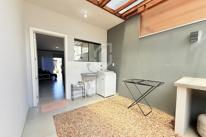 JD1604 - Casa Semimobiliada com Espaço de Festas nos Fundos