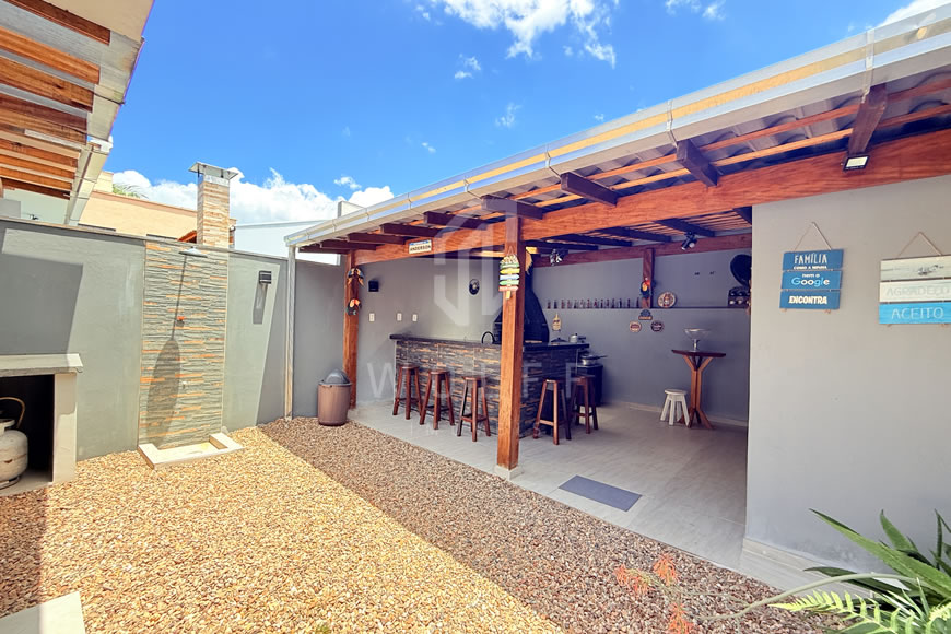 JD1604 - Casa Semimobiliada com Espaço de Festas nos Fundos