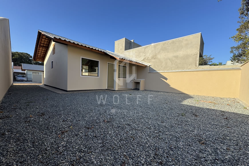 JD1605 - Casa Térrea com Amplo Espaço de Terreno