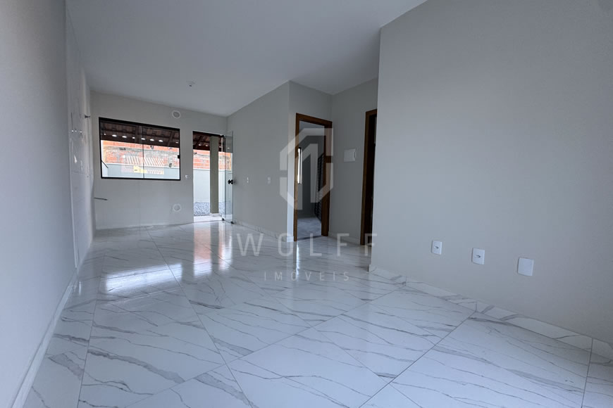 JD1606 - Casa com Terreno Livre em Ótima Localização