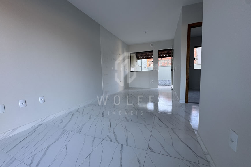 JD1606 - Casa com Terreno Livre em Ótima Localização