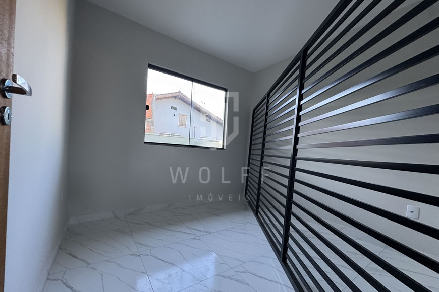 JD1606 - Casa com Terreno Livre em Ótima Localização