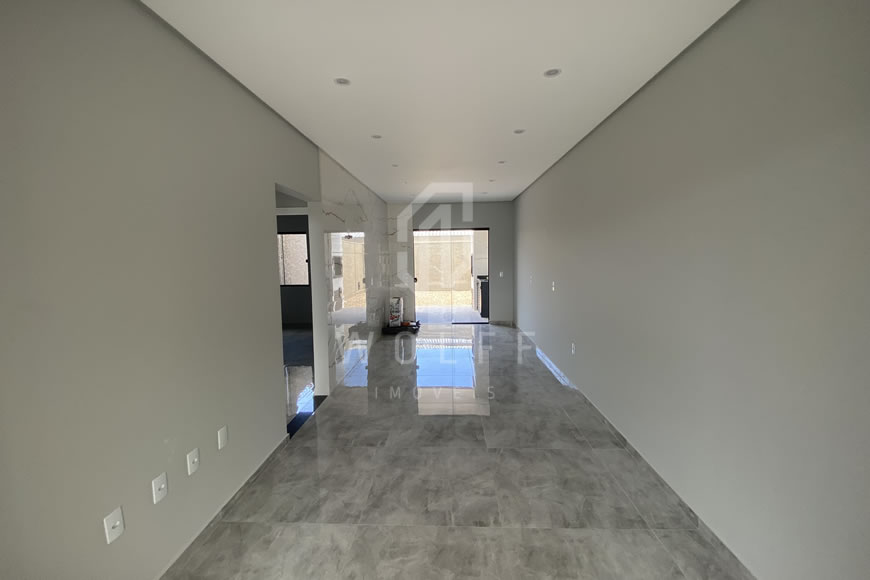 JD1607 - Casa Geminada Aconchegante com Área Externa nos Fundos