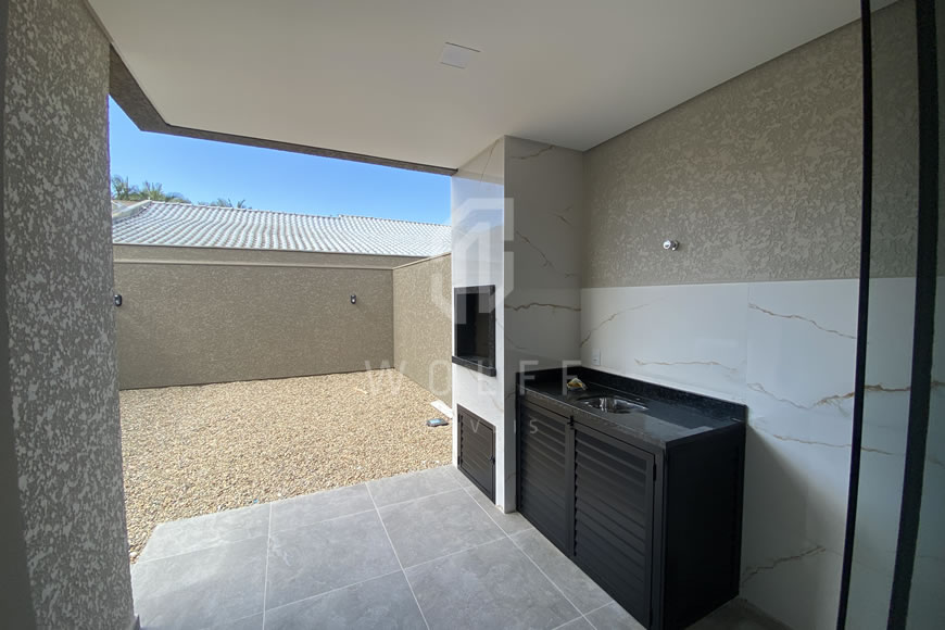 JD1607 - Casa Geminada Aconchegante com Área Externa nos Fundos