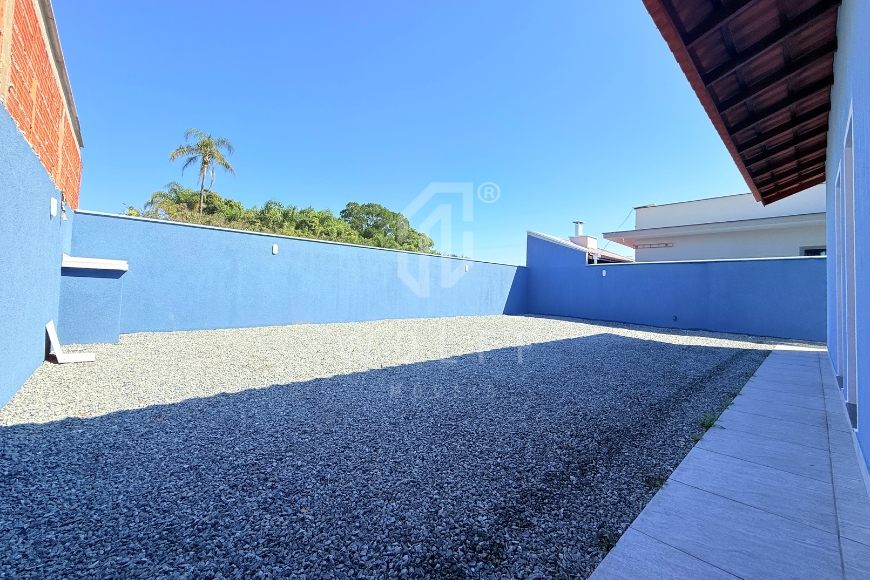 JD1608 - Casa com 3 dormitórios e Amplo terreno em Itajuba