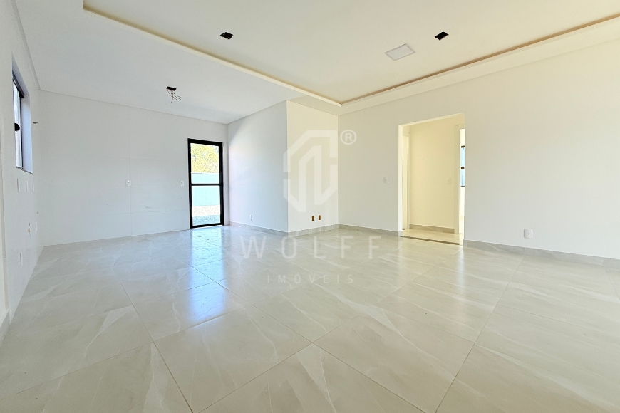 JD1608 - Casa com 3 dormitórios e Amplo terreno em Itajuba