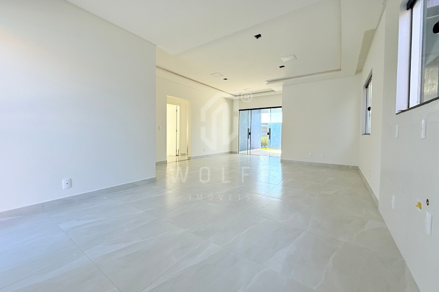 JD1608 - Casa com 3 dormitórios e Amplo terreno em Itajuba