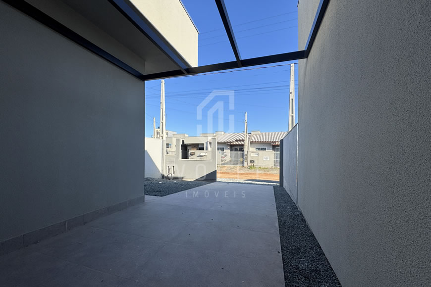 JD1612 - Casa Geminada com Passagem Lateral e Fachada Moderna