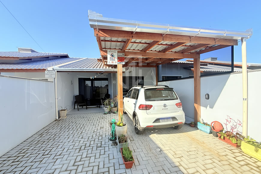 JD1616 - Casa Geminada com Área de Festas nos Fundos