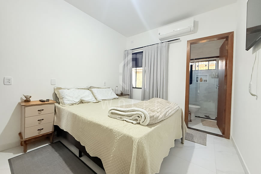 JD1616 - Casa Geminada com Área de Festas nos Fundos