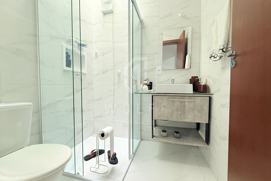 JD1616 - Casa Geminada com Área de Festas nos Fundos