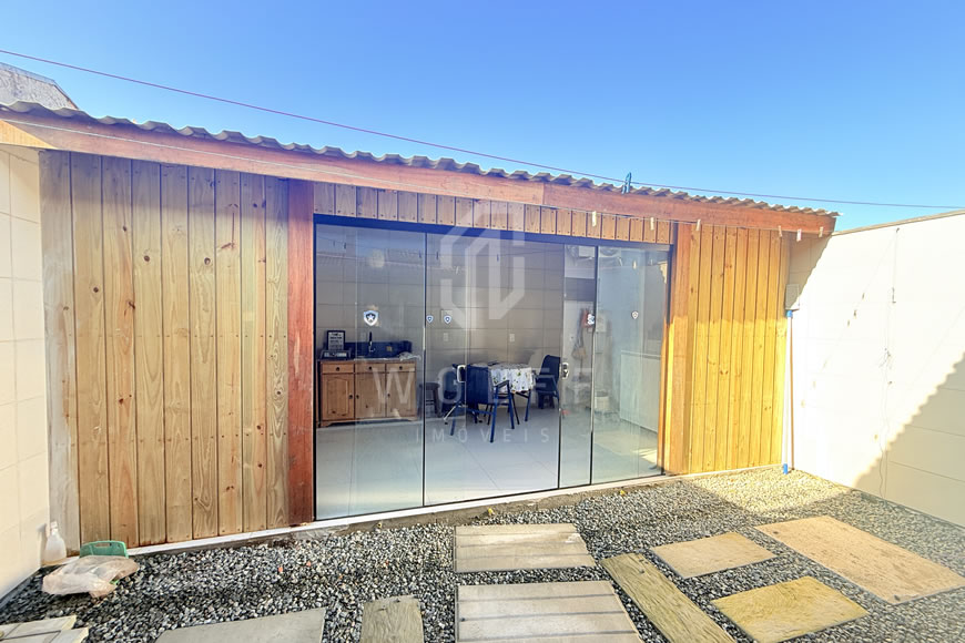 JD1616 - Casa Geminada com Área de Festas nos Fundos