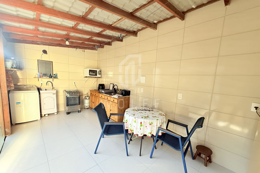 JD1616 - Casa Geminada com Área de Festas nos Fundos