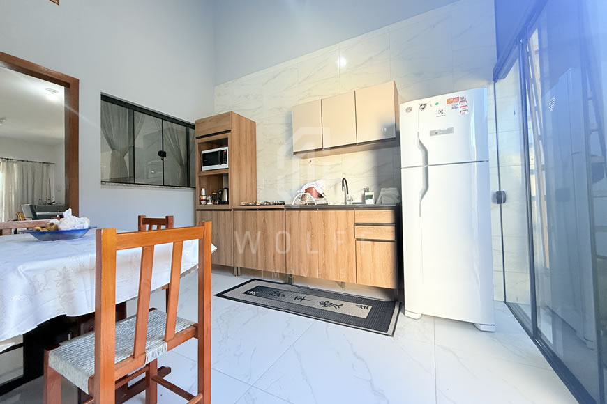 JD1616 - Casa Geminada com Área de Festas nos Fundos