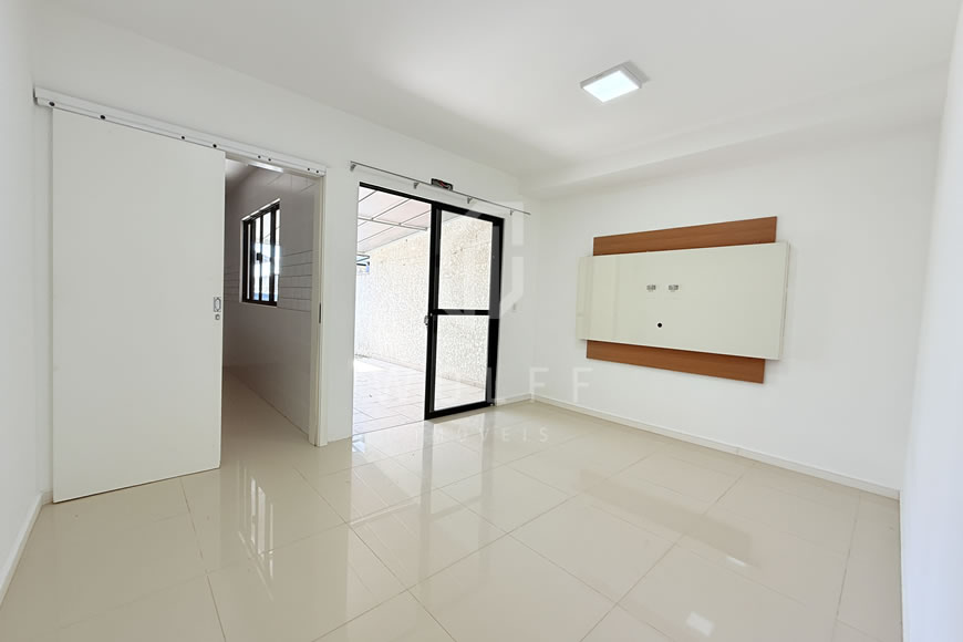 JD1621 - Casa Geminada com Churrasqueira a Carvão
