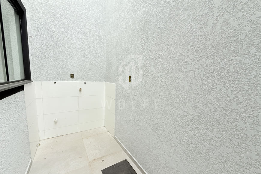 JD1622 - Casa Geminada com Ótima Localização em Rua Pavimentada