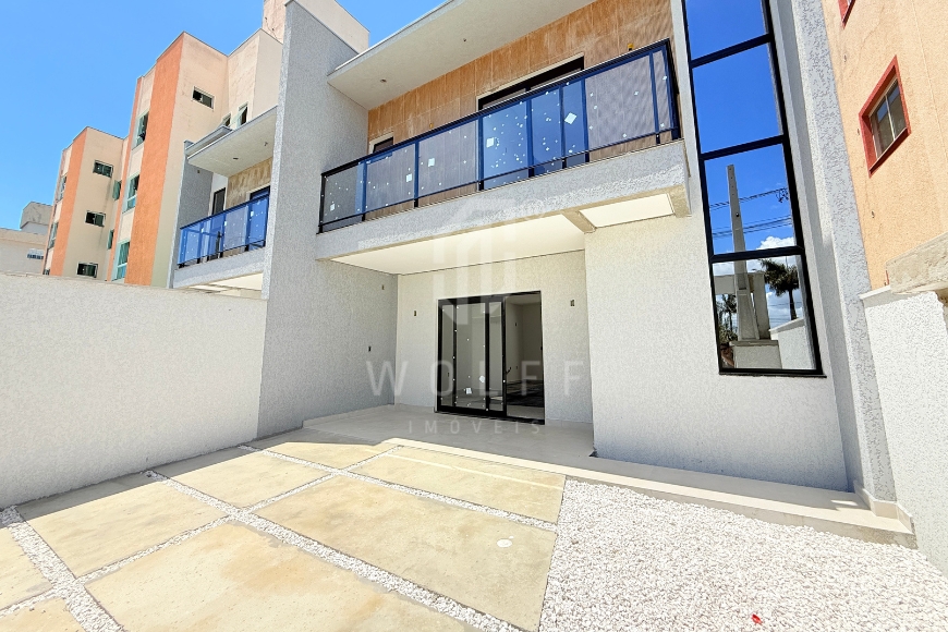 JD1628 - Sobrado Geminado a apenas 150m da Praia