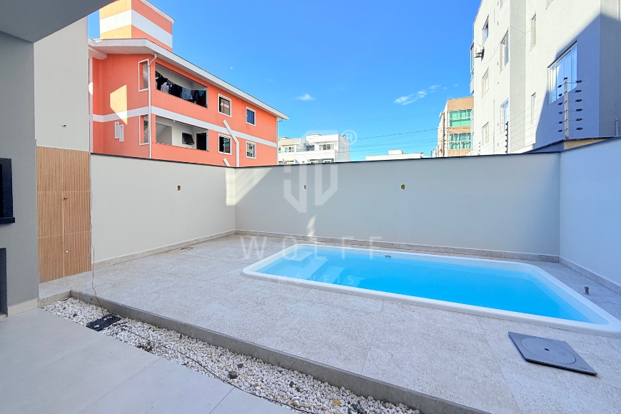 JD1628 - Sobrado Geminado a apenas 150m da Praia