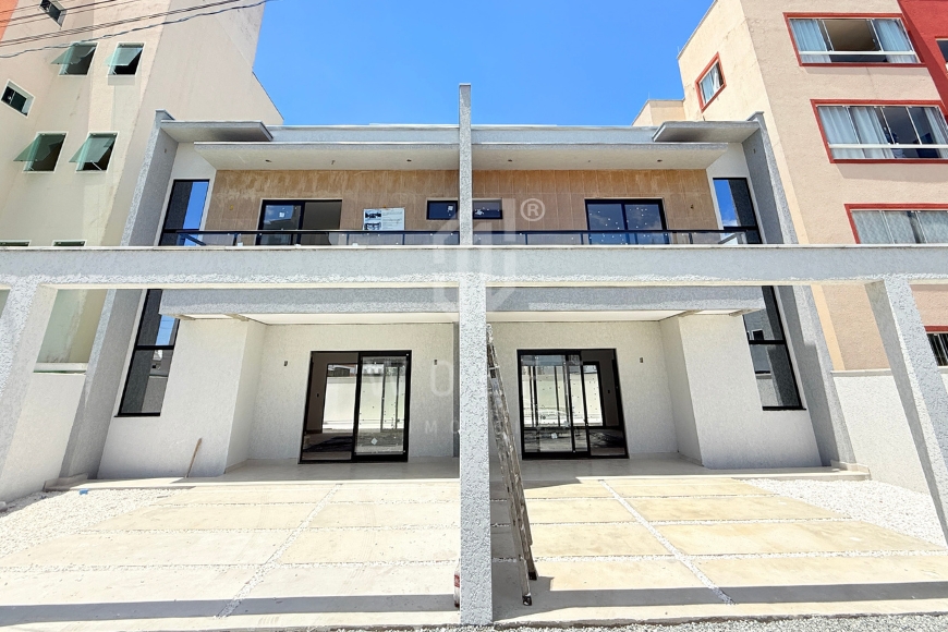 JD1628 - Sobrado Geminado a apenas 150m da Praia