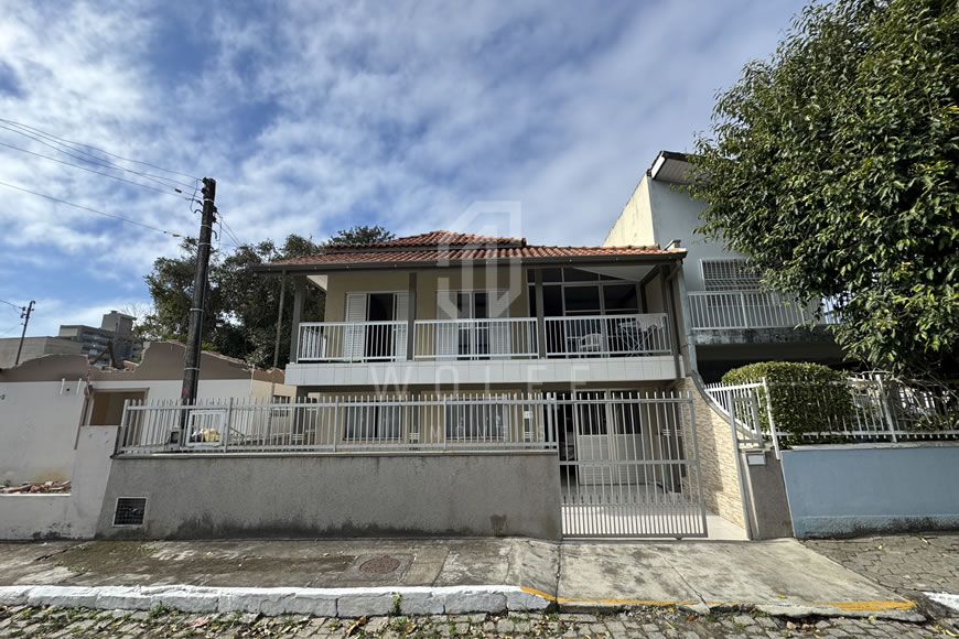 JD1629 - Sobrado Mobiliado no Centro