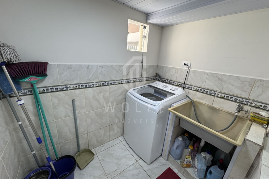 JD1629 - Sobrado Mobiliado no Centro