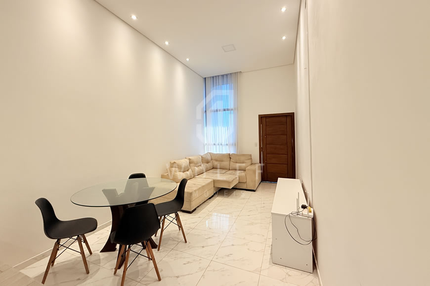 JD1631 - Casa Geminada Semi-mobiliada com Espaço para Festas nos Fundos