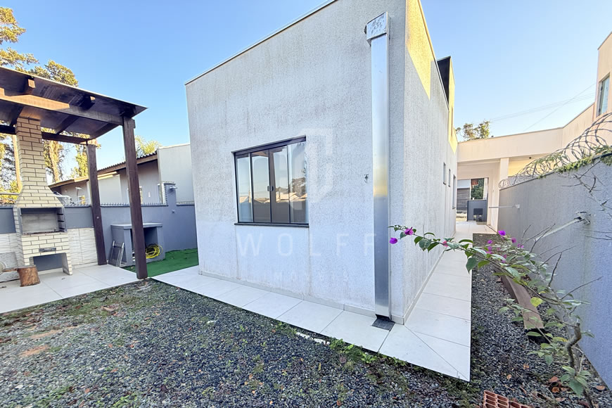 JD1631 - Casa Geminada Semi-mobiliada com Espaço para Festas nos Fundos
