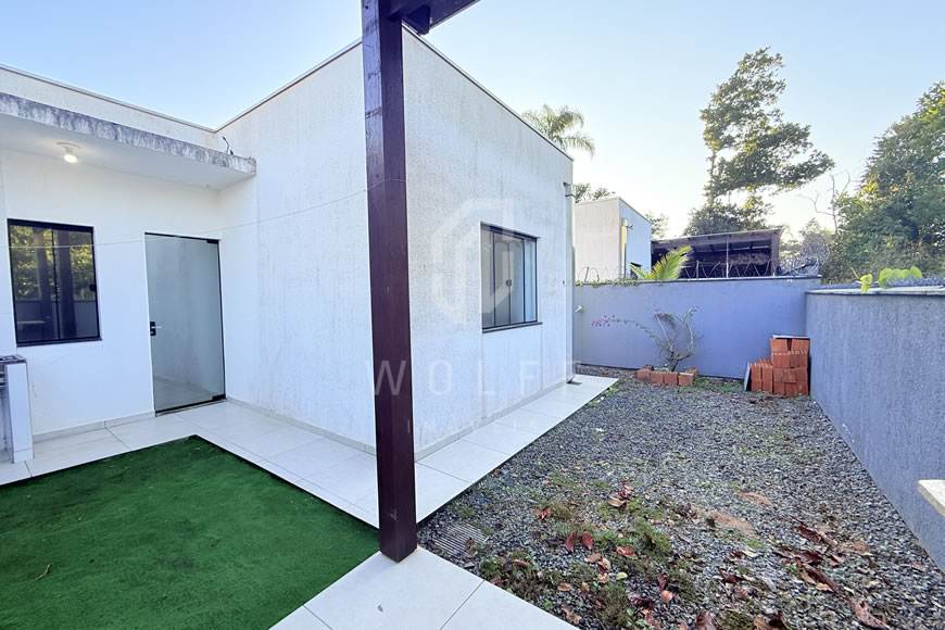 JD1631 - Casa Geminada Semi-mobiliada com Espaço para Festas nos Fundos
