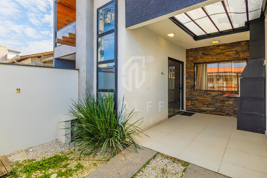 JD1643 - Casa Mobiliada em Rua Pavimentada