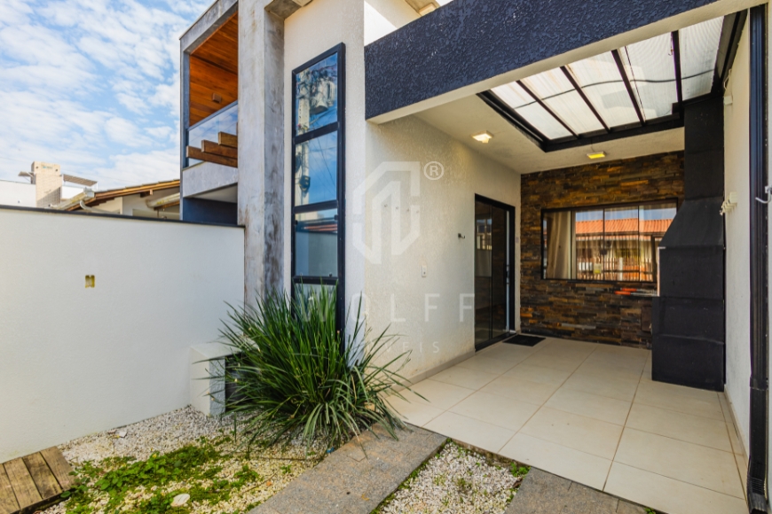 JD1643 - Casa Mobiliada em Rua Pavimentada